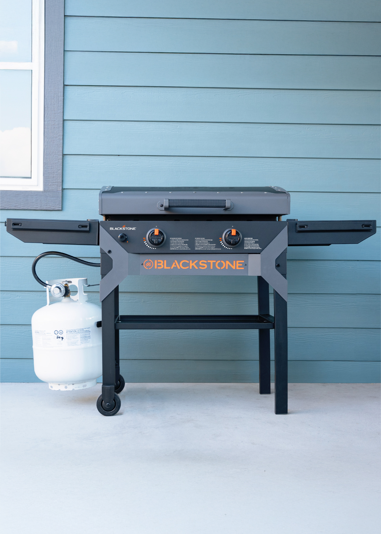 Blackstone  28" Iron Forged Blackout Griddle Cooking Station with Hood